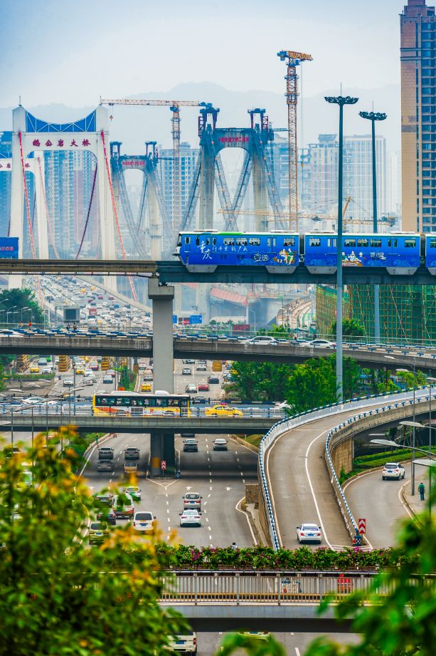 晒文化晒风景 | "育才门口的天桥"成新晋网红打卡地