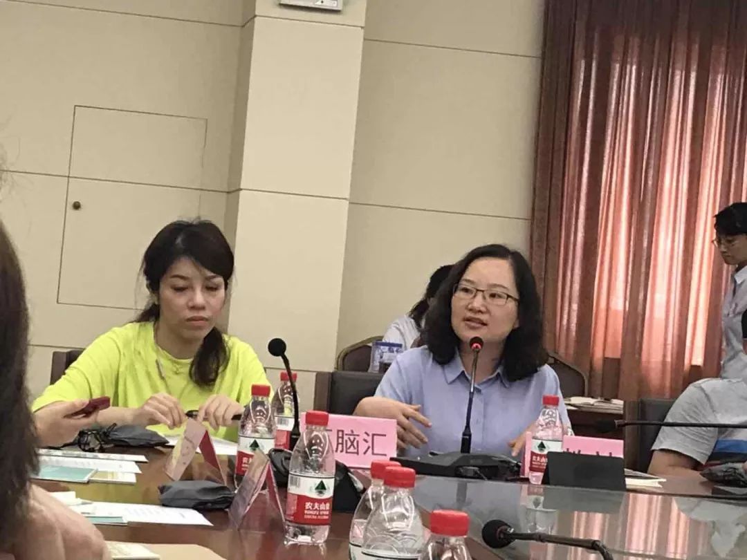 最后,徐汇区文旅局副局长蒋艳在肯定汇悦读书香联盟工作成果的同时