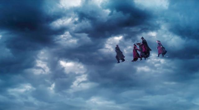 只可惜天兵天将没有穿黑色衣服的;同样是御剑飞天,陈情令里的特效跟