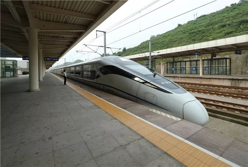 据高铁铜仁南站提供的消息,7月10日,该站接送过往旅客9204人,较昨日