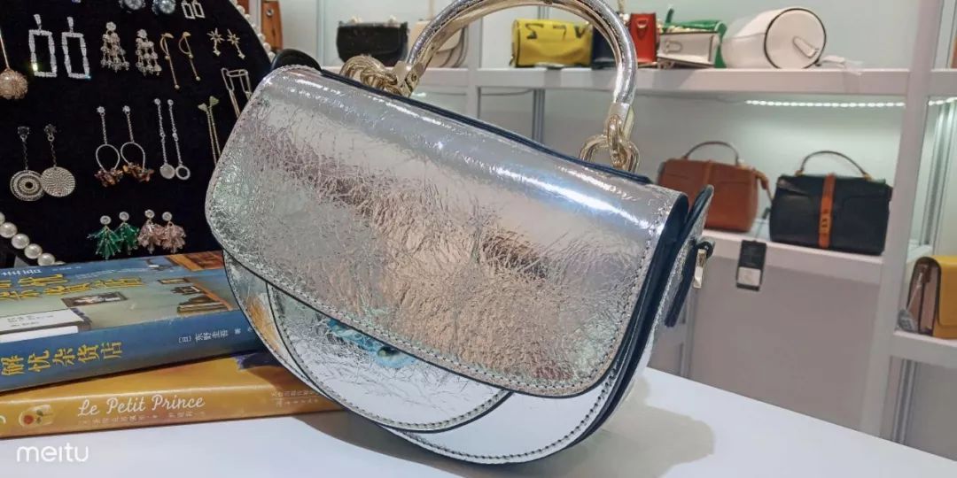 中央天街fourk箱包新店开业初来乍到福利不少