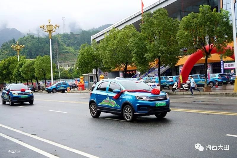 电动大田绿色岀行大田百台微公交交车仪式