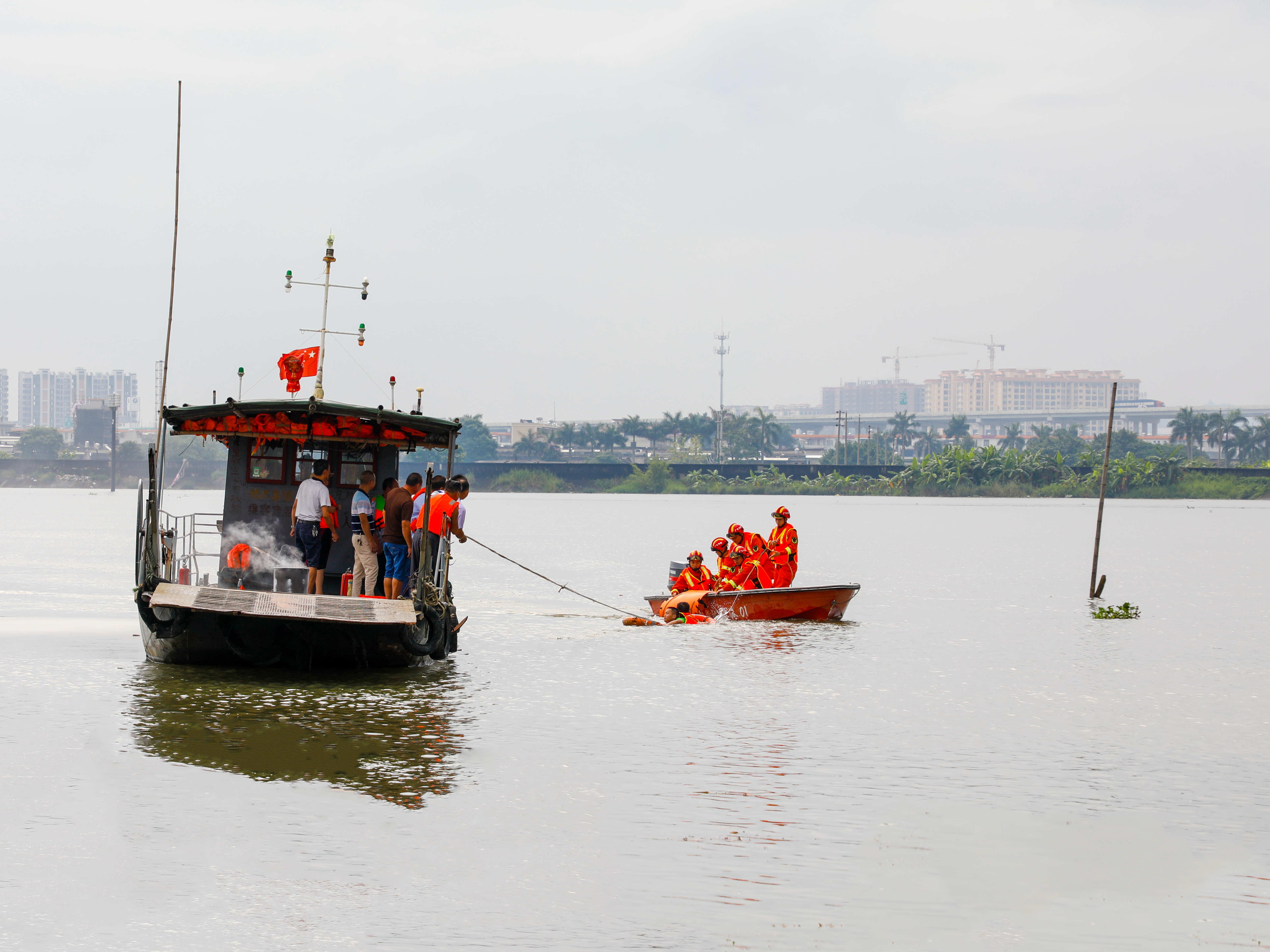 空港经济区举行渡口渡船应急救援演练