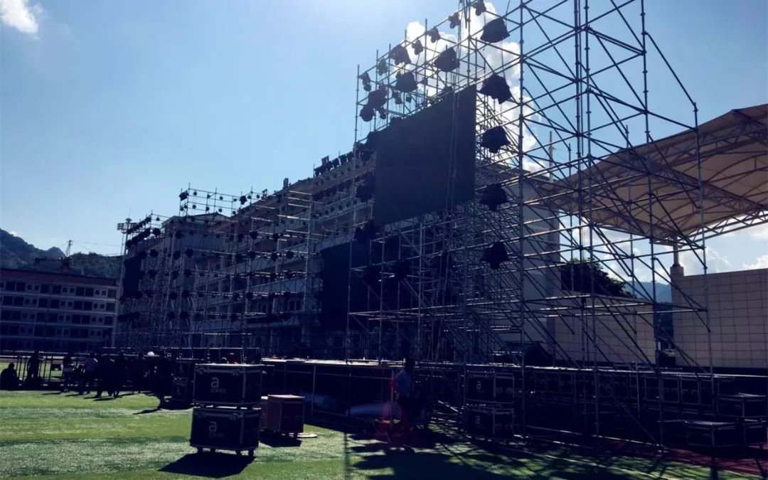 星光大道冠军演唱会倒计时揭秘华丽舞台搭建过程