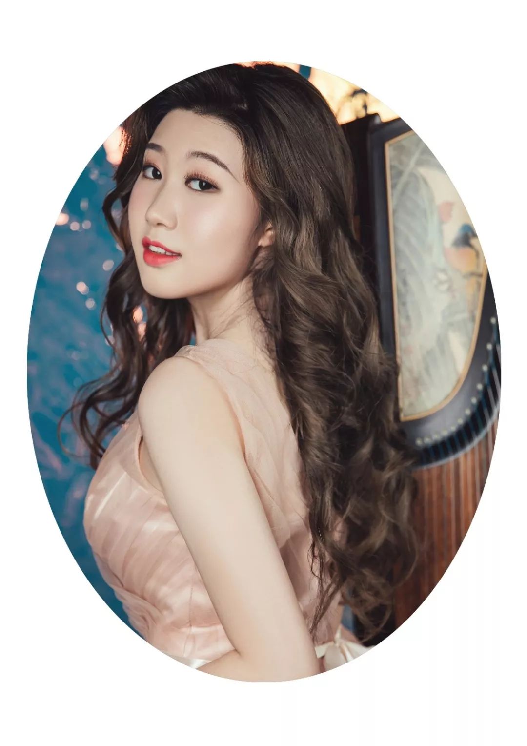 幼时开始学习古筝,师从赵六茹老师.