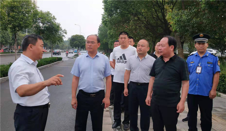 7月10日下午,郏县城市管理局局长赵志杰一行10人到我市学习考察城市