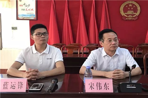 水寨镇党委委员陈建辉,县电子商务协会会长宋伟东,广东智联融通网络