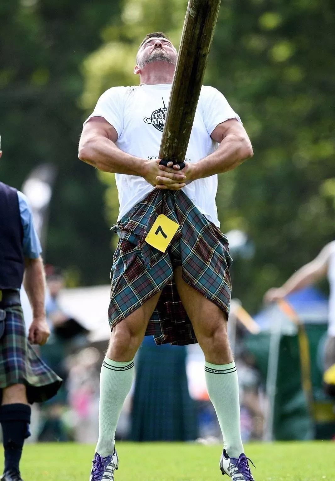 苏格兰男人裙底秘密不穿内裤也许能提高精子质量