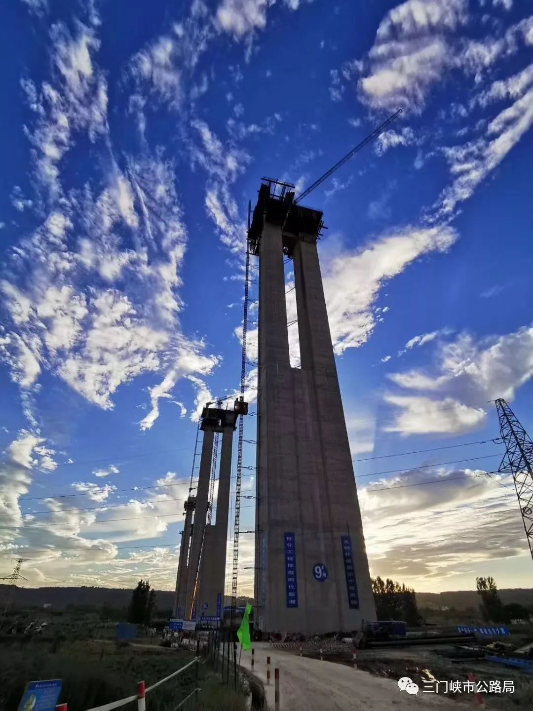 弘农涧河特大桥左幅全长3057米,右幅全长3145米,是全线最长的桥梁