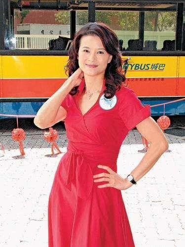 55岁首届亚姐冠军:难忘每天通宵赶戏_黎燕珊