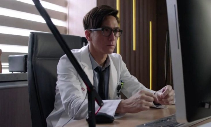 在预告片中,程洛雯需要做手术,而唐明则采用香港没有前例的一项手术