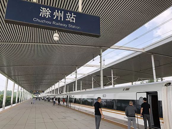 轨道上的嘉兴上演速度与激情嘉兴4对始发终到动车今日开行