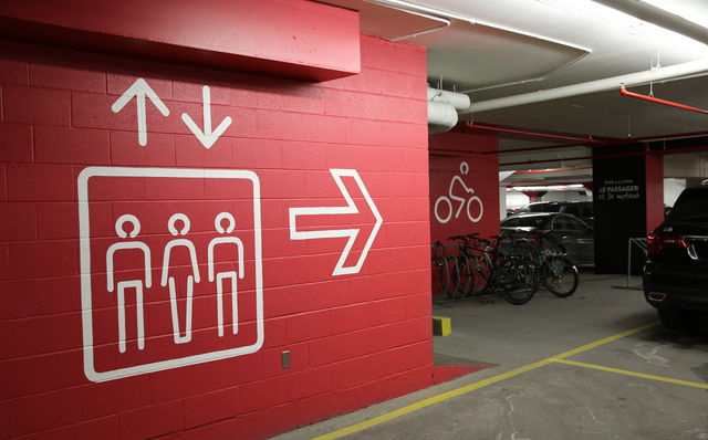 导视67placemontrealtrust购物中心停车场