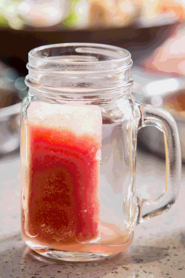 art & music更有创意的是西瓜汁里竟然放的是西瓜冻成的棒冰double