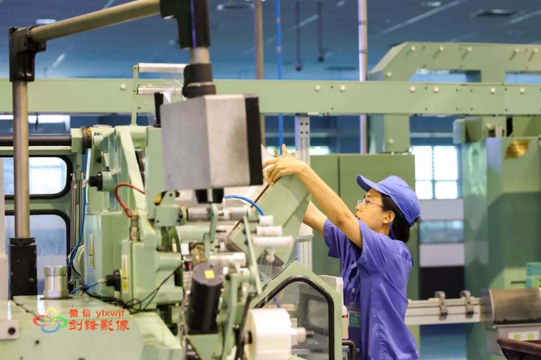 许昌卷烟厂举办庆祝中华人民共和国成立70周年摄影采风活动