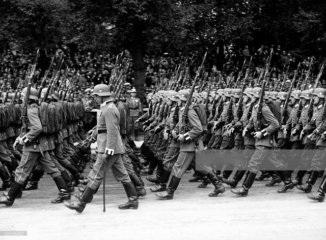 德军军服帅气天下无双,可是却非常害人,想改时已无力回天_纳粹