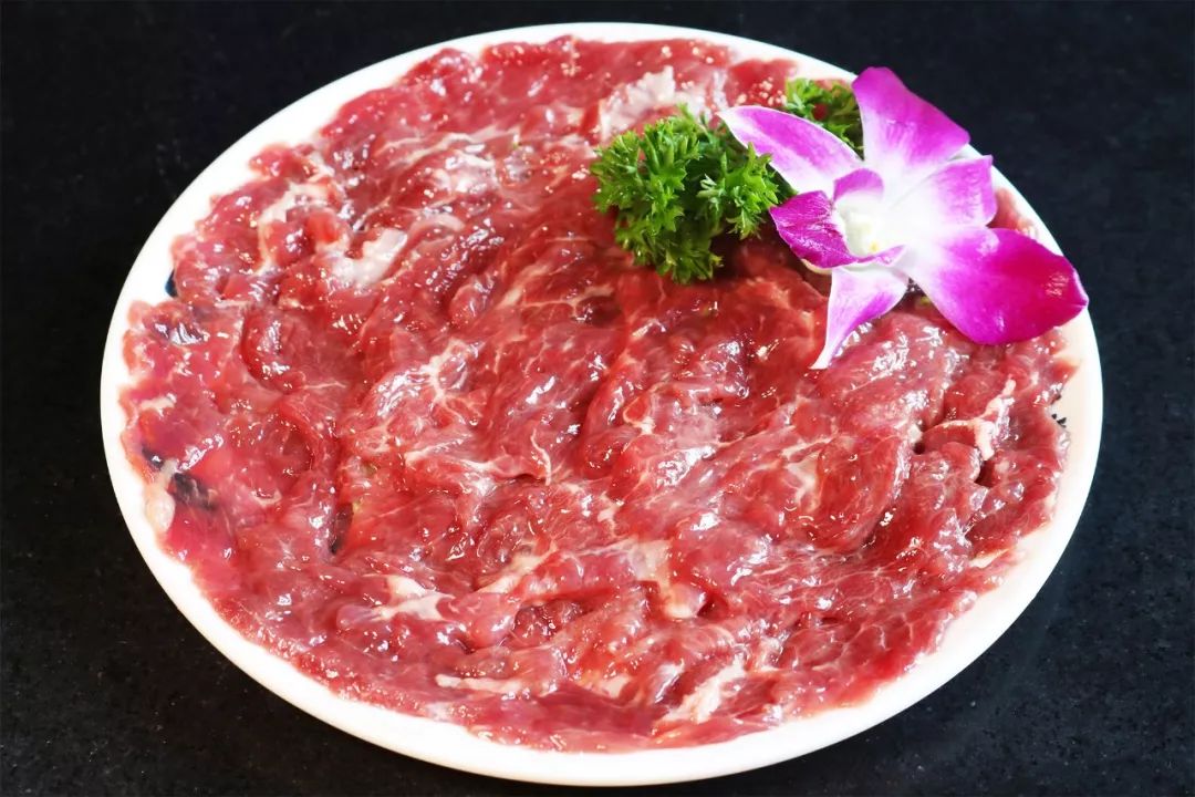 嫩牛肉不行了口水要流下来了鲜,爽,滑,脆.