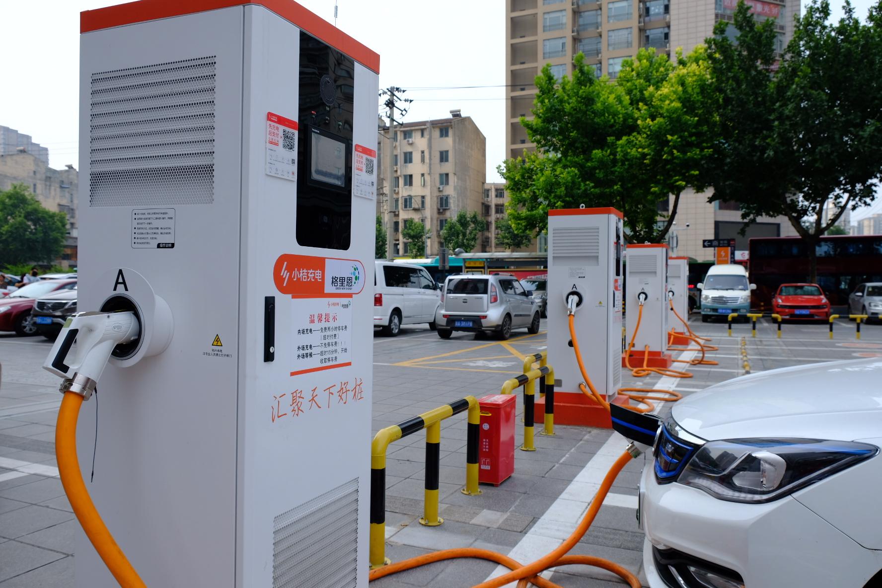 格里恩小桔西安首个合作充电站正式运营