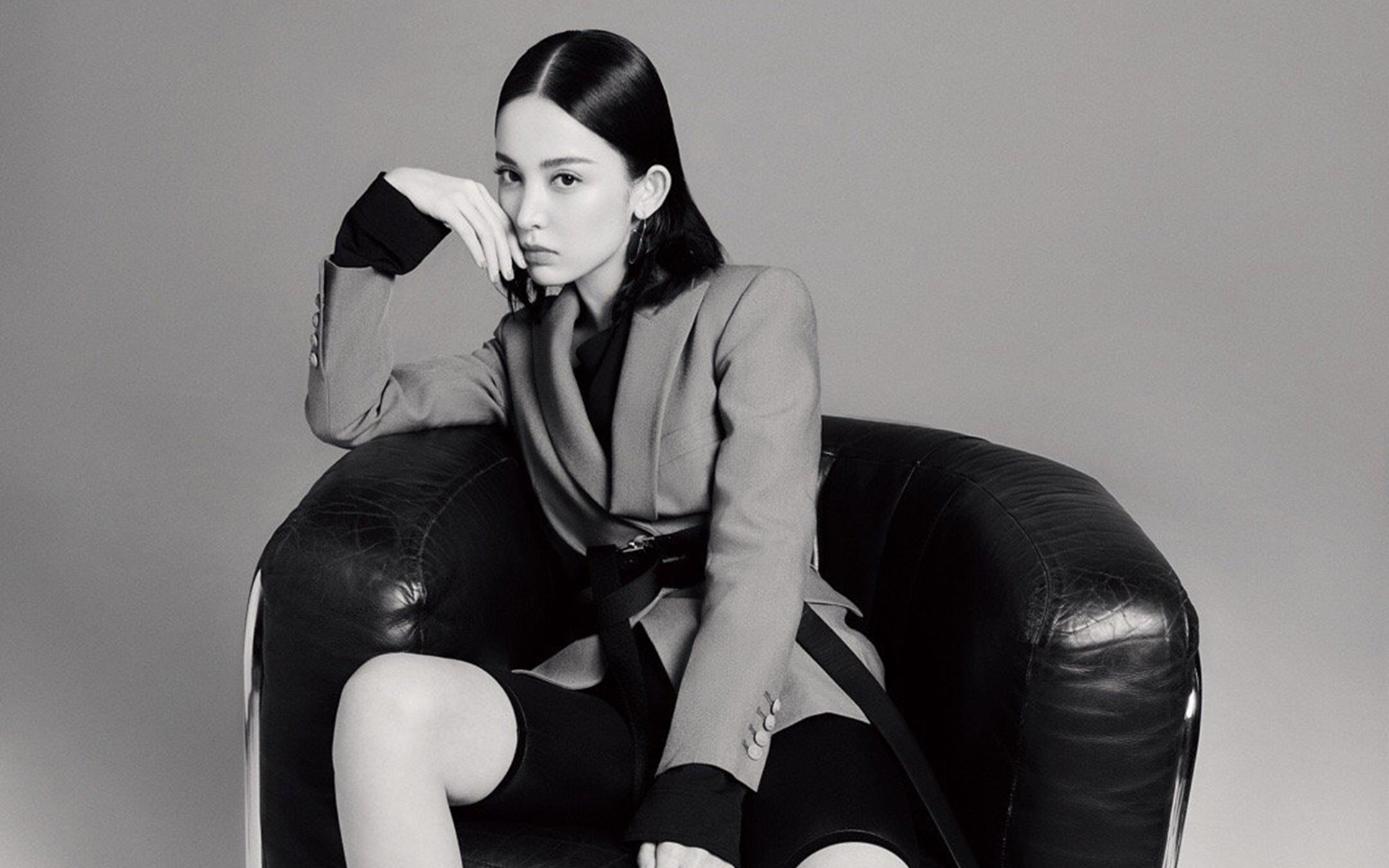 古力娜扎湿发超a写真,目光坚定,气场全开!