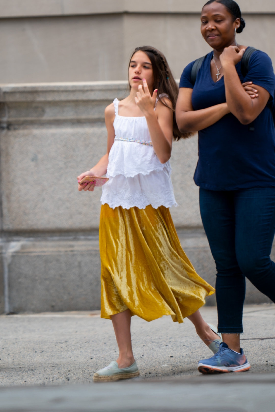 小苏瑞suri cruise 之前几年的穿搭一直都不是特别在线,不过虽然穿搭