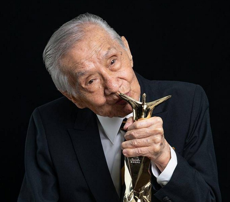 90岁以上健在的长寿明星秦怡97岁韦伟101岁她103岁气质如兰