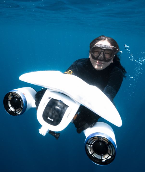 摆脱技能束缚,提升水下速度,实现水下灵活翻转,使游泳潜水更加省力