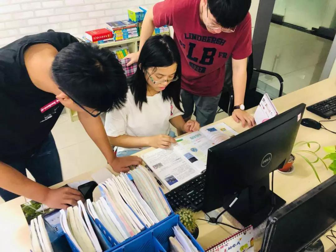 驻校品宣人员认真学习资源理念,使一线服务质量再创新高!