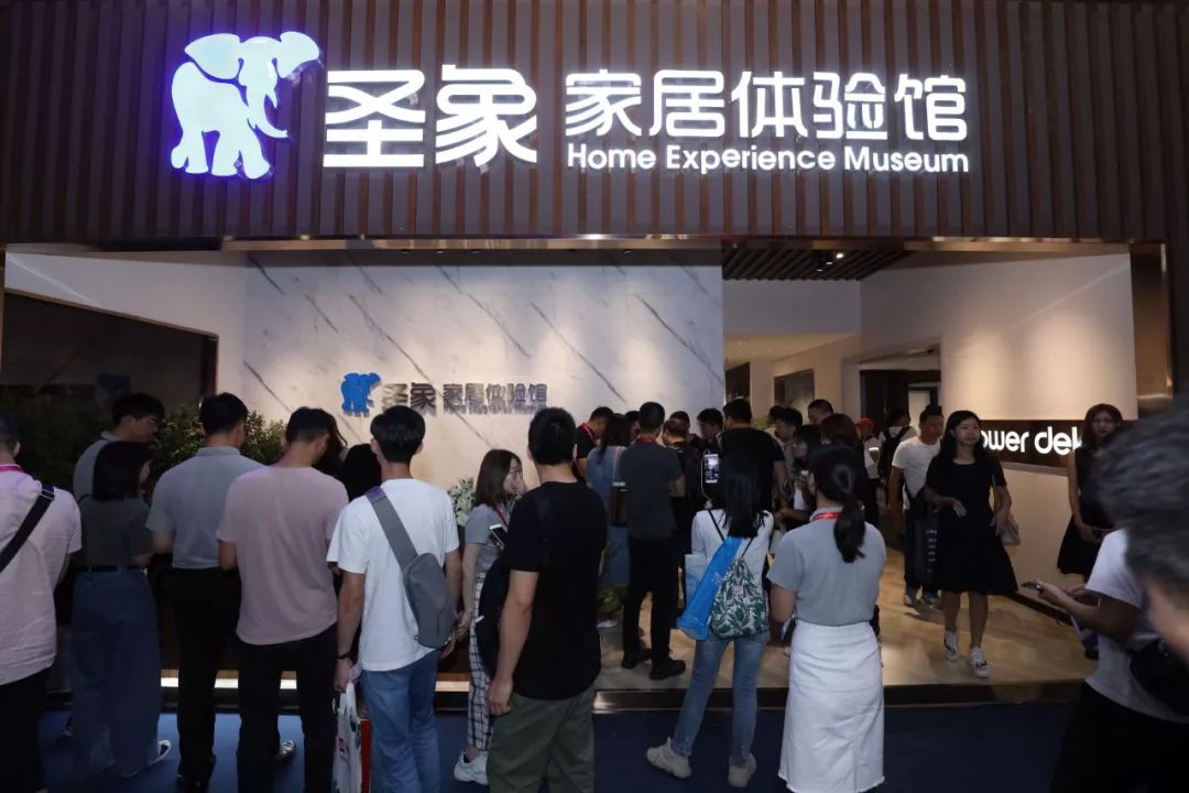 今年广州建博会上,主打"木作一体化"的圣象家居体验馆强势亮相,让参展