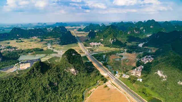广西中部"大动脉"贵隆高速正式通车