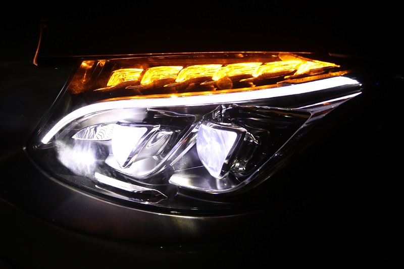随心所欲让小c更智能奔驰c200l升级高配led智能大灯原厂全新马瑞利
