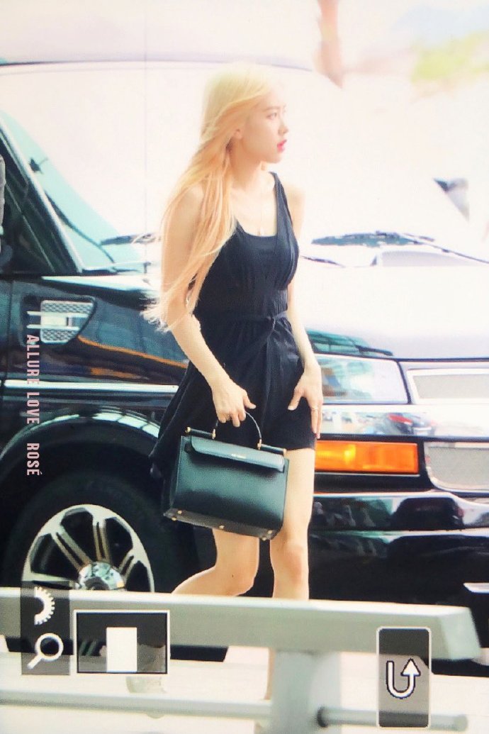 智秀jennierose仁川出境是被美少女的美貌和香气渲染的机场路