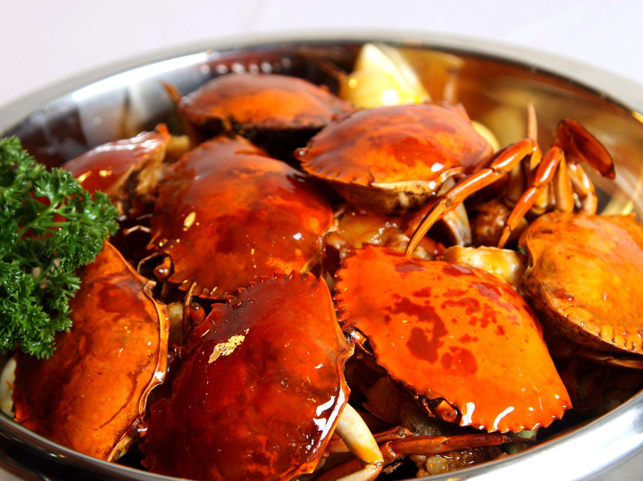 融合重庆的口味"麻,辣,鲜,香"将海鲜美味诠释得淋漓尽致,兄弟香辣蟹让