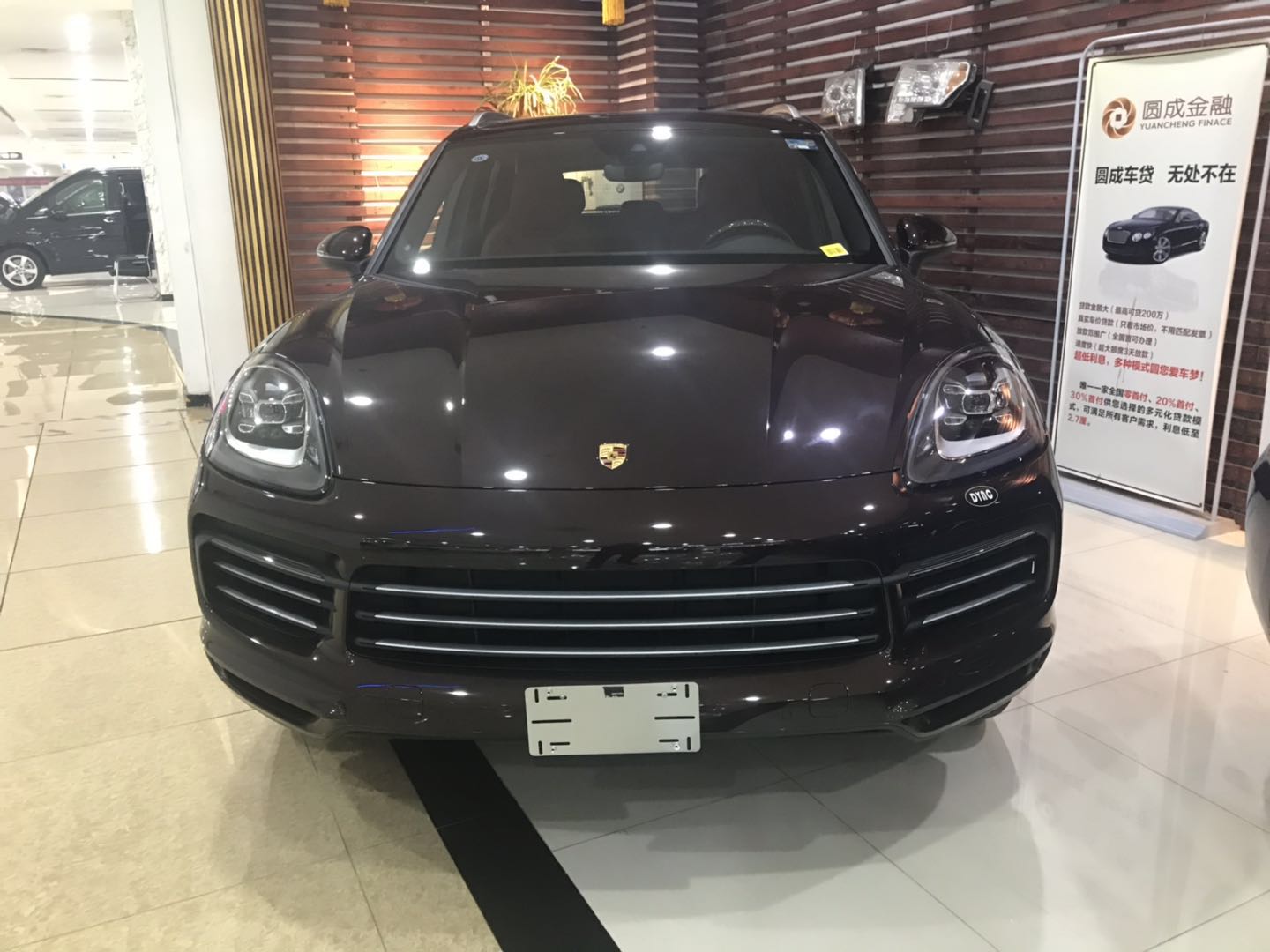 19款保时捷卡宴 v6 3.0l 340马力 桃红木