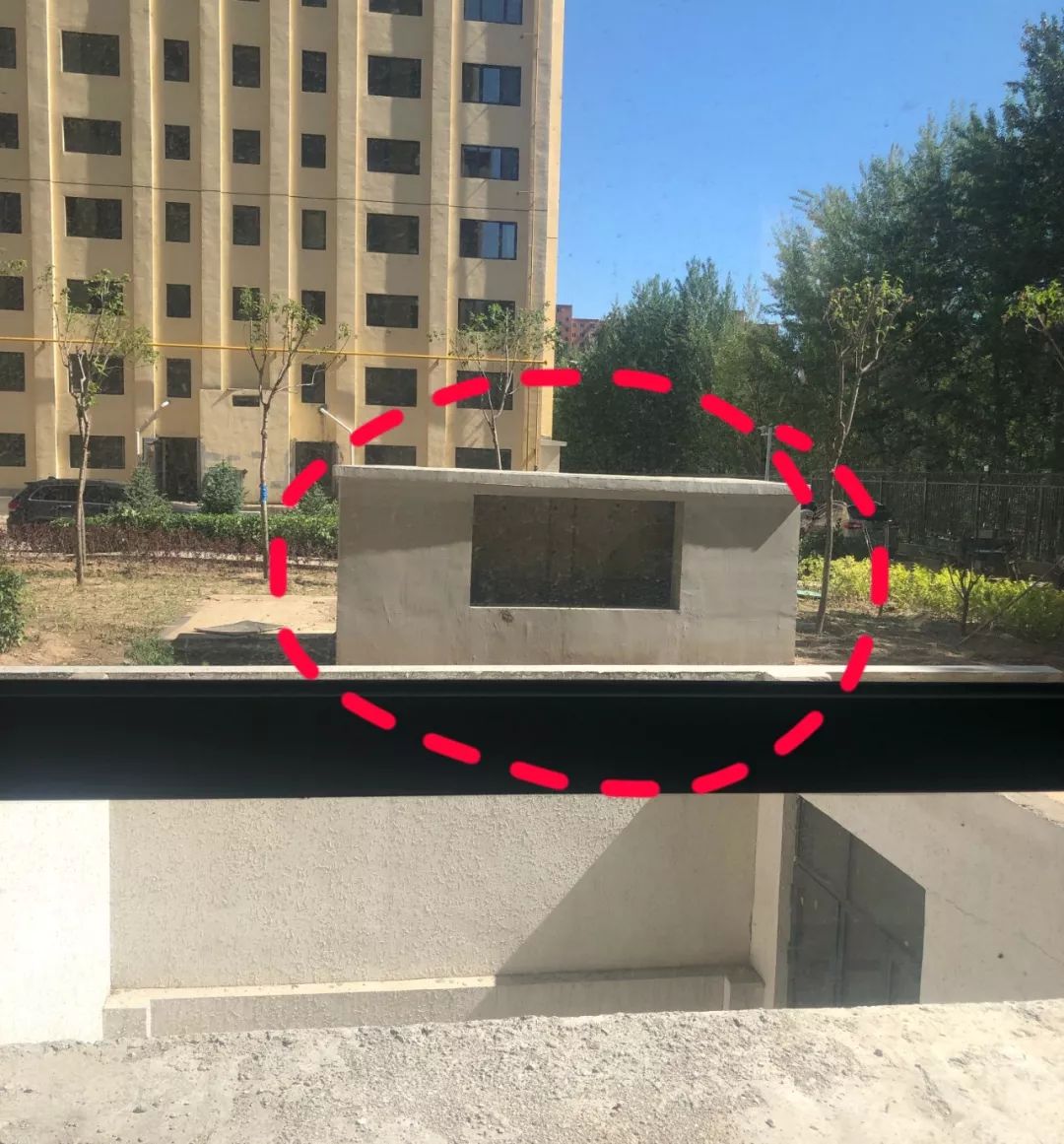 家门前就是地下车库排风口呼市这个小区业主有点闹心