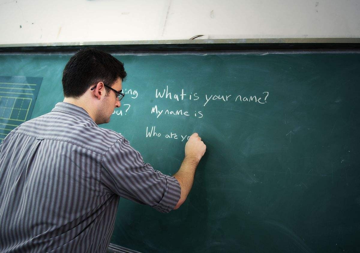 你孩子的外教老师可能有两幅面孔,国外是羊,国内是狼!