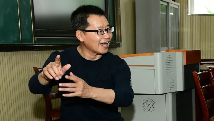 媒体视角这名昔日著名武术教练退休后成了新新场人在新场免费教太极拳