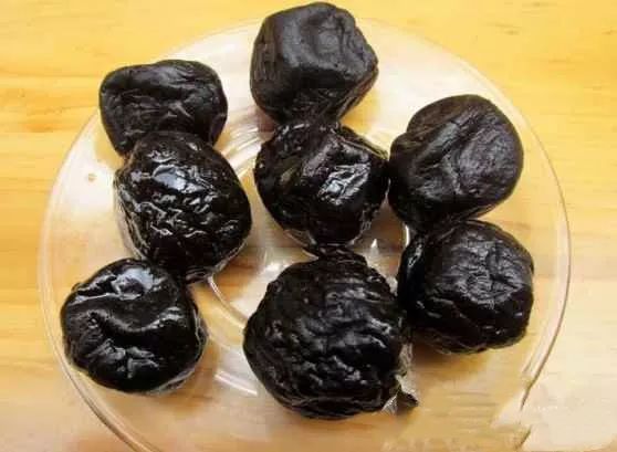 同时,它还是一剂传统中药,白族谚语说:"吃杏遭病,吃梅接命".