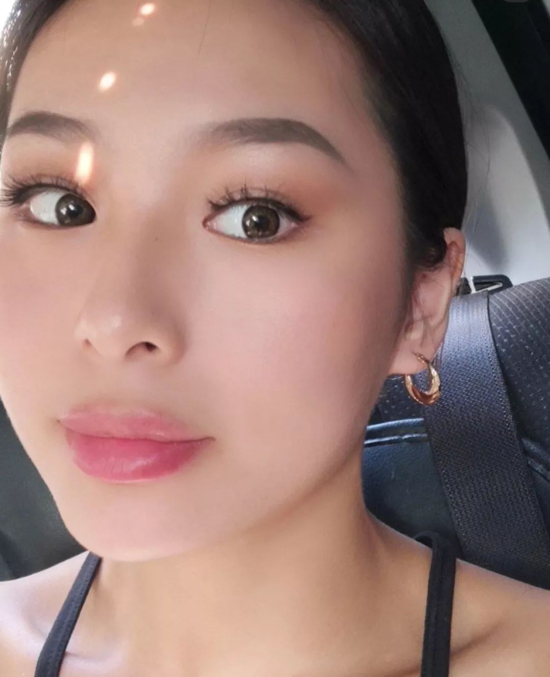 厚嘴唇的女孩也太美了吧