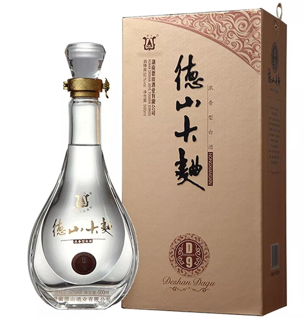 德山大曲色泽和外观无色或微黄,清亮透明,无悬浮物,无沉淀,窖香突出