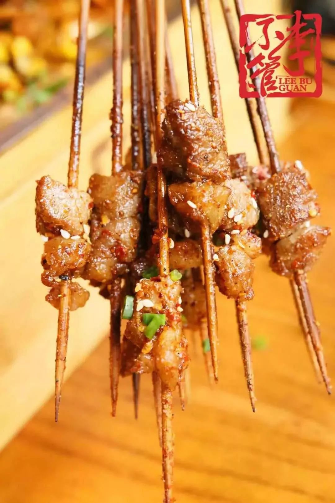 牛半壮肉牛肉的口感比猪肉吃起来更加的扎实,一串撸到底,满口油香四溢