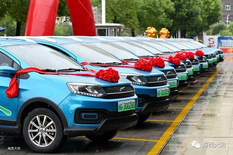 电动大田绿色岀行大田百台微公交交车仪式