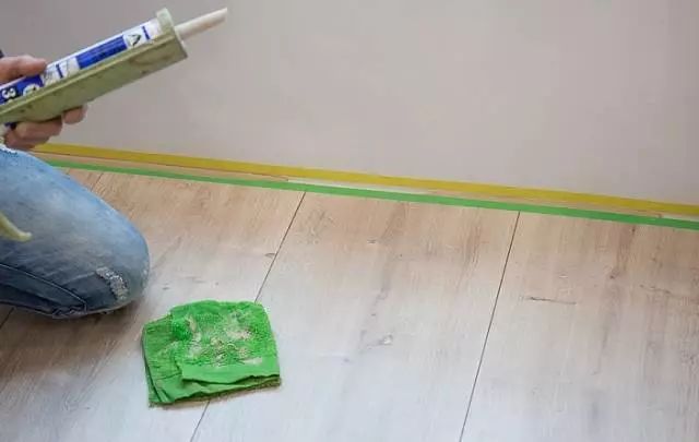 美剧里都少不了它;另外对于古典风格来说踢脚线会让墙面显得更加纹