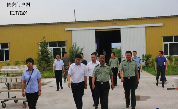 省委常委,省军区政治委员傅永国到我县检查武装工作