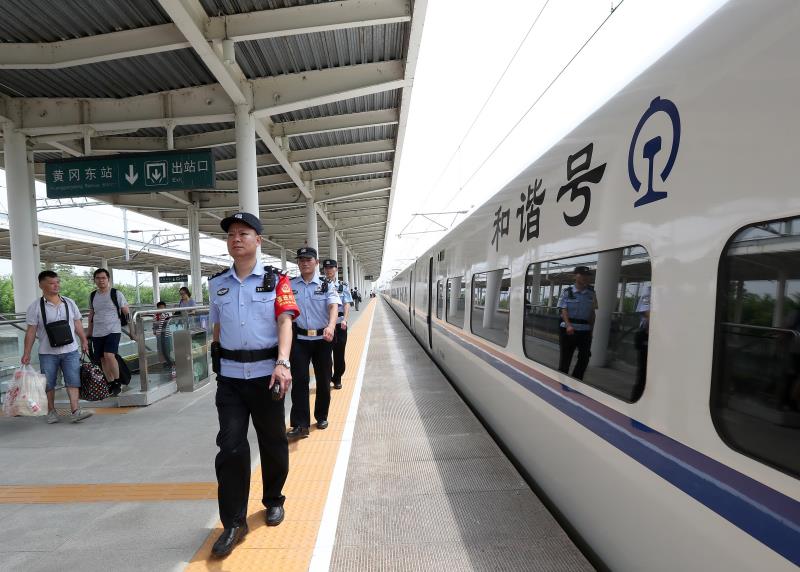 武铁警方,黄冈公安机关联合开展"反恐防暴"应急演练