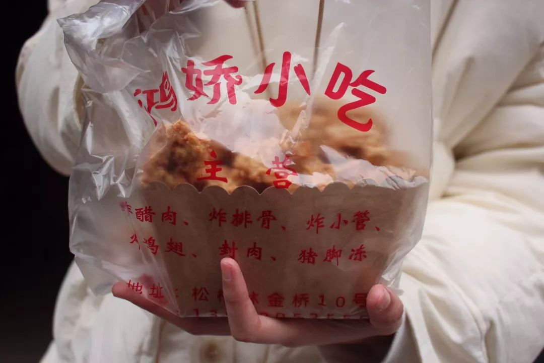 小管本身就自带咸香,外面裹着的面粉蓬松焦香,小心