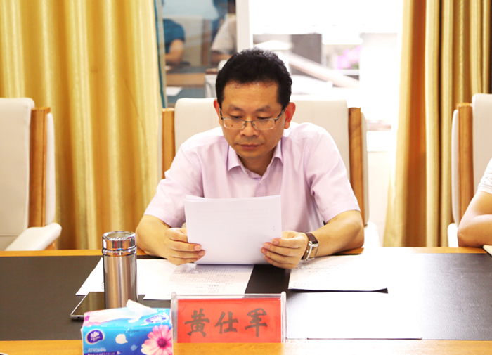 黄仕军指出,在县委政府的正确领导和上级教育行政主管