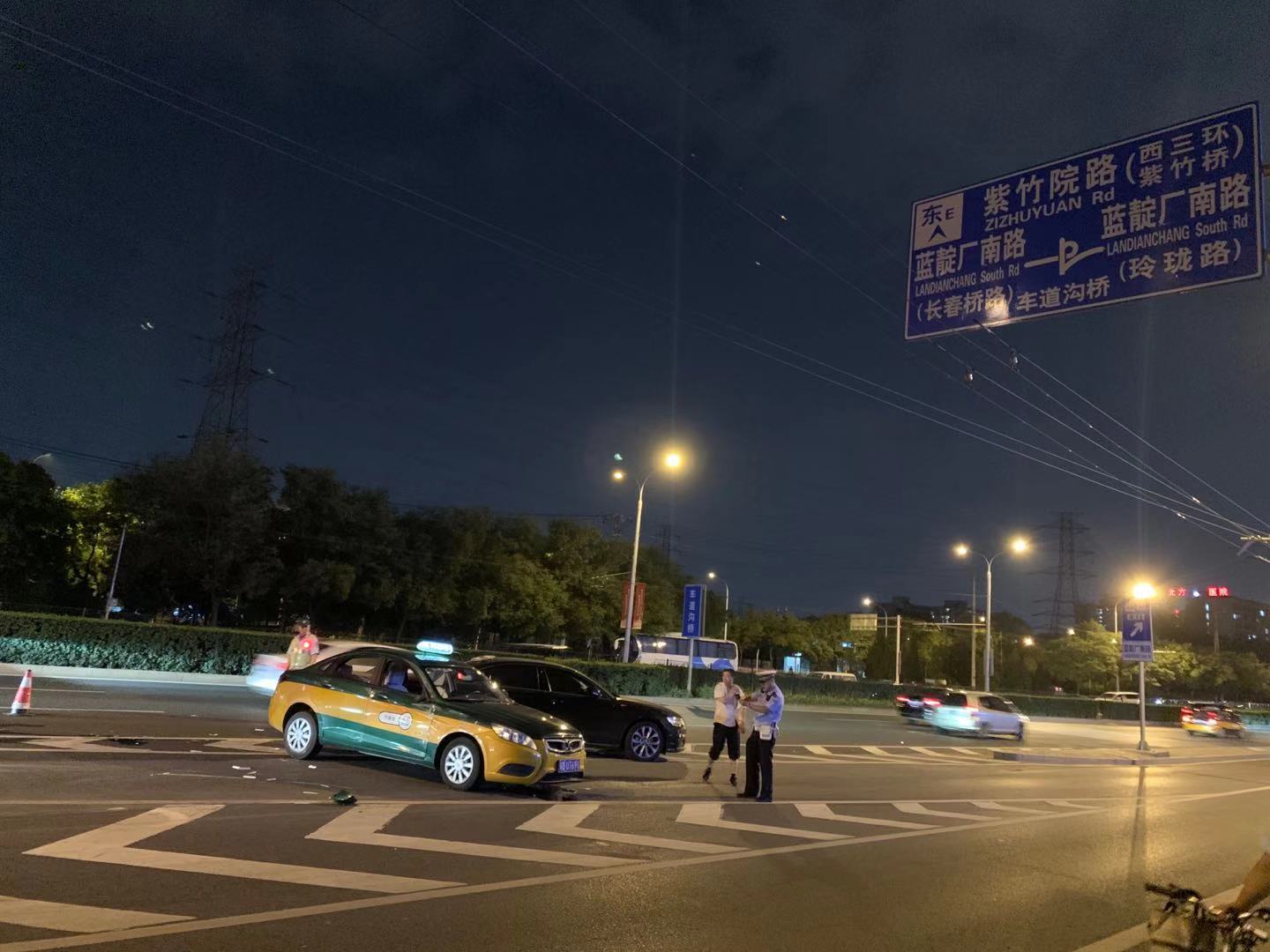 北京今天凌晨出的车祸图片
