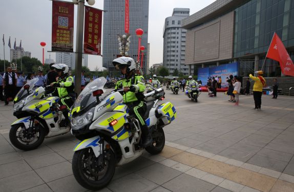 仇跃勇指出,加强警企合作共治,是新形势,新任务下,公安机关贯彻党的