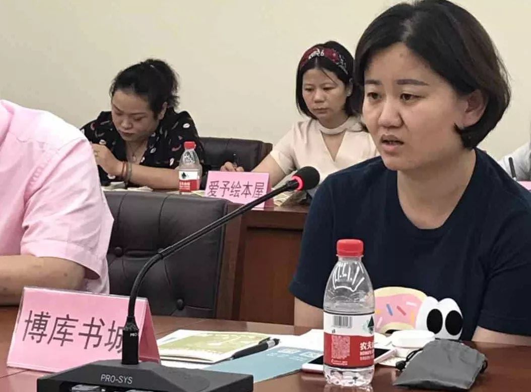 最后,徐汇区文旅局副局长蒋艳在肯定汇悦读书香联盟工作成果的同时