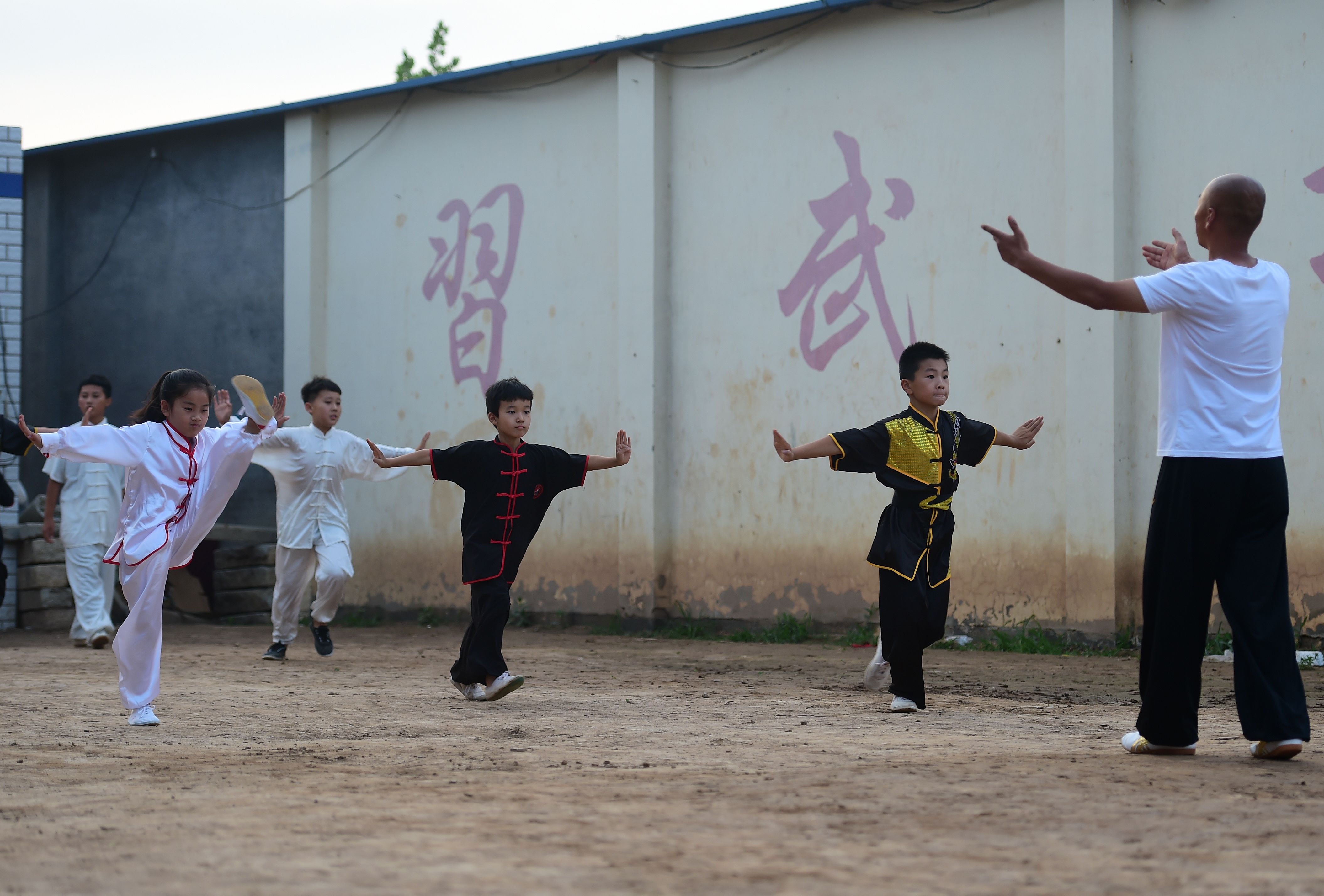 河北沧州:"把式场"里习武度暑假